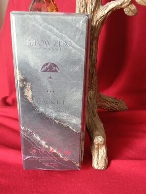 Below Zero Skincare Black Ice Face Mask - Charcoal Gray